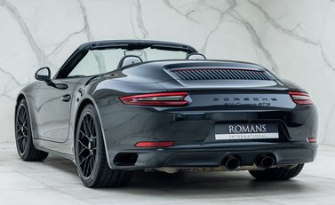 Porsche 911 Carrera GTS CABRIOLET (991.2) 10