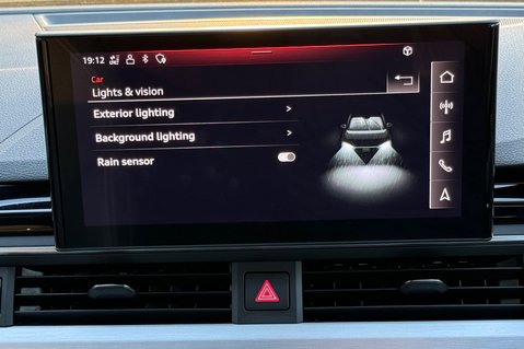 Audi A4 AVANT TDI S LINE MHEV - REVERSE CAMERA - 8 AUDI MAIN DEALER SERVICES 47