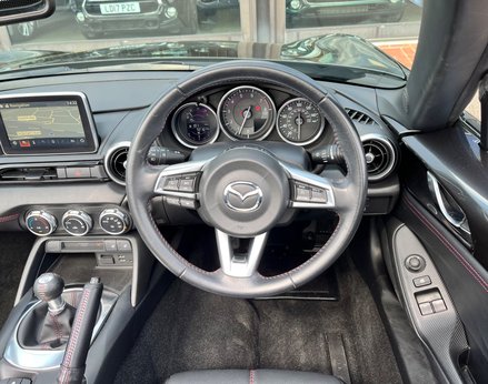 Mazda MX-5 SPORT NAV 19