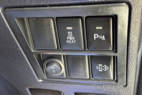 Toyota Hilux Invincible 4WD Auto 2.8 D-4D Double Cab Pickup - Pegasus Canopy 30