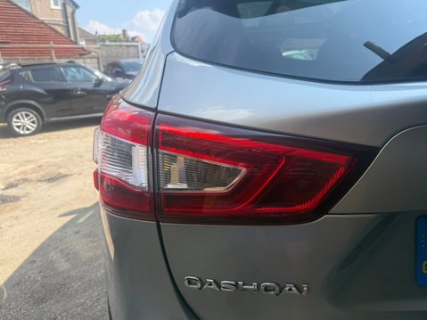 Nissan Qashqai 1.2 DIG-T Acenta Premium SUV 5dr Petrol Manual 2WD 23
