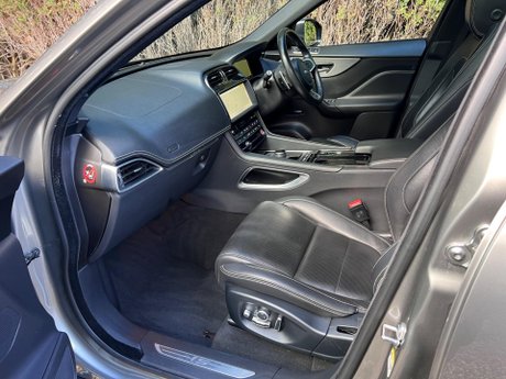 Jaguar F-Pace 3.0 D300 V6 S Auto AWD Euro 6 (s/s) 5dr 26