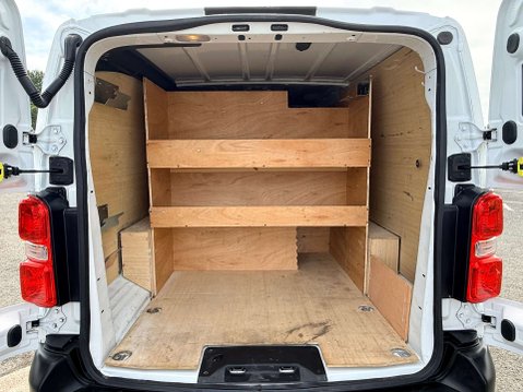 Vauxhall Vivaro 1.5 Vivaro F2900 Dynamic S/S 11