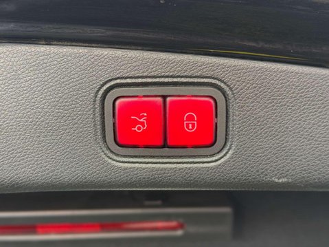 Mercedes-Benz E Class 2.0 E220d AMG Line (Premium Plus) Coupe 2dr Diesel G-Tronic+ Euro 6 (s/s) ( 38