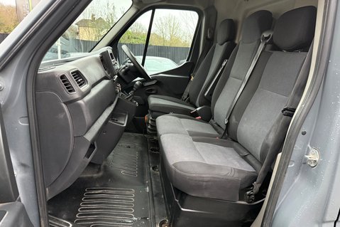 Renault Master LM35 BUSINESS PLUS DCI LWB -RARE COLOUR -FULL SERVICE HISTORY -DEMO +1 OWNR 17