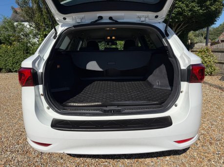 Toyota Avensis 2.0 D-4D Business Edition Touring Sports Euro 6 (s/s) 5dr 25