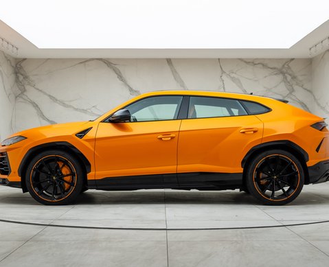 Lamborghini Urus Pearl Capsule