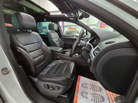 Volkswagen Touareg 3.0 TDI V6 BlueMotion Tech R-Line Plus Tiptronic 4WD Euro 6 (s/s) 5dr 47