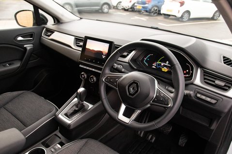 Renault Captur TECHNO E-TECH 4