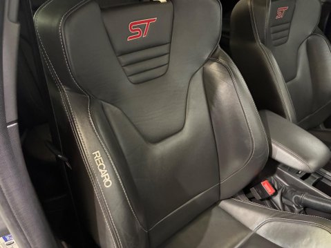 Ford Focus 2.0 TDCi ST-3 Euro 6 (s/s) 5dr 29