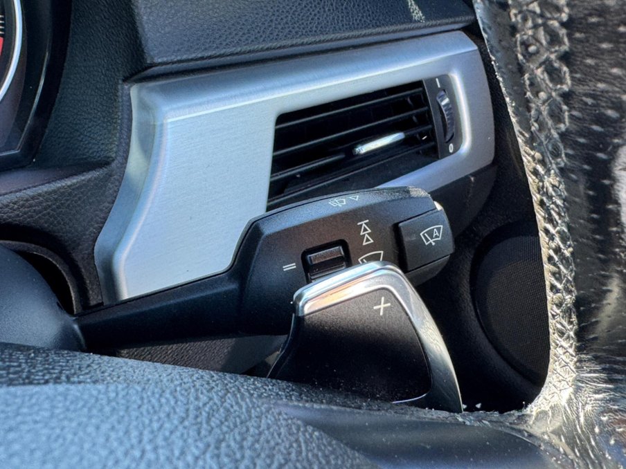 2012 BMW 3 Series — image 33