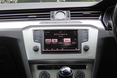 Volkswagen Passat 1.6 TDI BlueMotion Tech SE Euro 6 (s/s) 4dr 10