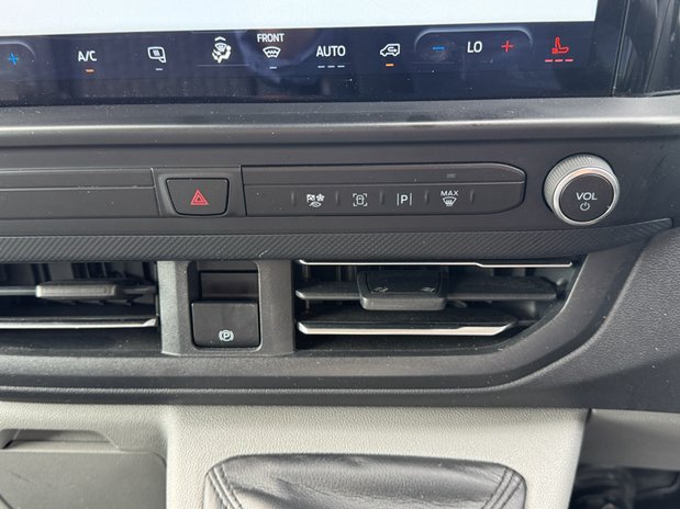 Ford Transit Custom SWB L1H1 Low Roof Limited 300 Air Con Alloys Camera Sensors Euro 6 39