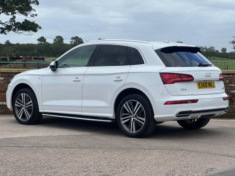 Audi Q5 2.0 TDI 40 S line S Tronic quattro Euro 6 (s/s) 5dr 3