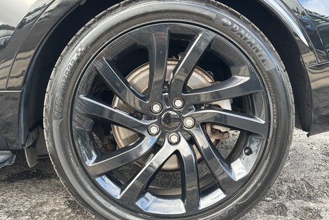 Land Rover Discovery D300 HSE Panel Van - Rear Seat Conversion / Black Pack 40