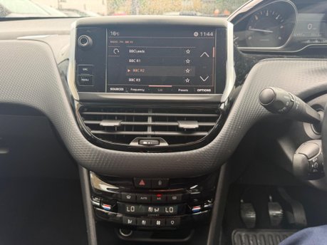 Peugeot 2008 BLUEHDI ALLURE 13