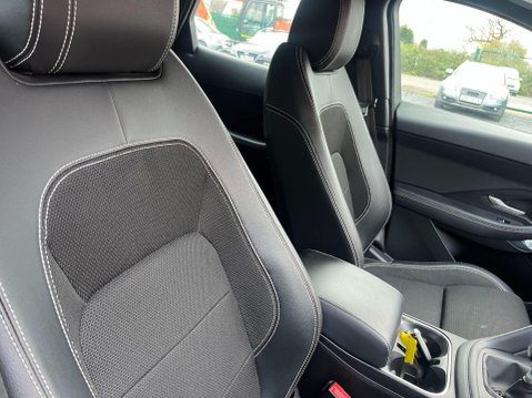 Jaguar E-Pace 2.0 D150 R-Dynamic Euro 6 (s/s) 5dr 33