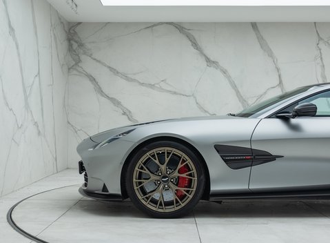 Aston Martin Vanquish V12 44