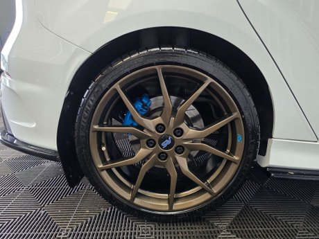 Ford Focus 2.3T EcoBoost RS Hatchback 5dr Petrol Manual AWD Euro 6 (s/s) (350 ps) 26