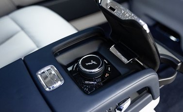 Rolls-Royce Phantom VIII EWB 38