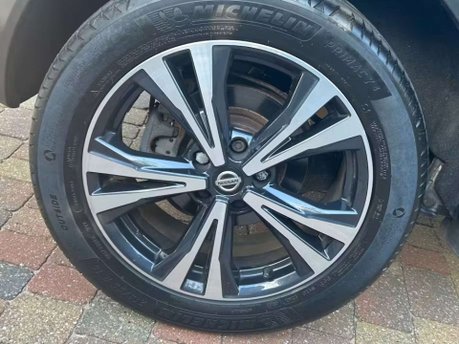 Nissan Qashqai 1.3 DIG-T N-Connecta SUV 5dr Petrol DCT Auto Euro 6 (s/s) (160 ps) 9