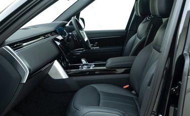 Land Rover Range Rover D350 Autobiography LWB 7 Seater 16