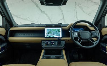 Land Rover Defender 110 D250 X-DYNAMIC HSE 21