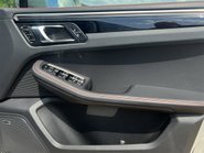 Porsche Macan S PDK 76