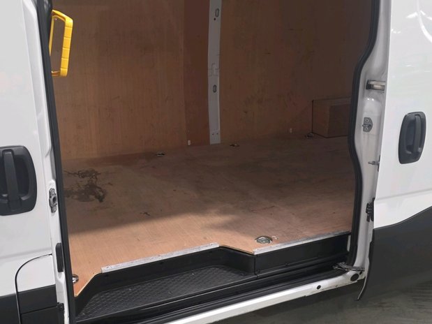 Iveco Daily Daily 35C14 Diesel 2.3 High Roof Business Van 4100L WB Hi-Matic 6