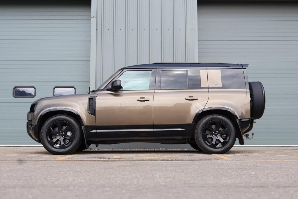 Land Rover Defender 110 D300 X-DYNAMIC HSE 7 SEATER  PRICE MATCH OFFER PREMIUM COLOUR  9