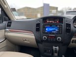 Mitsubishi Shogun 3.2 DI-DC SG3 SUV 5dr Diesel Auto 4WD Euro 5 LWB (197 ps) 24