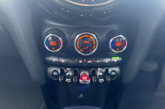 Mini Hatch COOPER EXCLUSIVE 5 DOOR AUTOMATIC 38