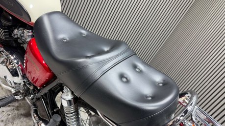 Triumph Bonneville 2012 ONLY 13K STUNNING EXAMPLE MOT WARRANTY 865CC 21