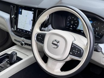 Volvo XC60 2.0 B4 MHEV Momentum Auto AWD Euro 6 (s/s) 5dr