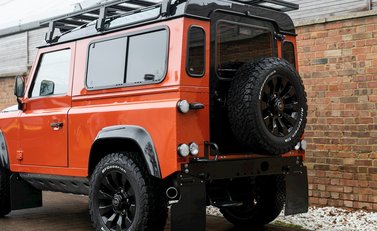 Land Rover Defender 90 Adventure 22