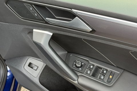 Volkswagen Tiguan R LINE TSI BMT 4MOTION DSG -RARE LEATHER INTERIOR -CAMERA -APPLE CARPLAY  41