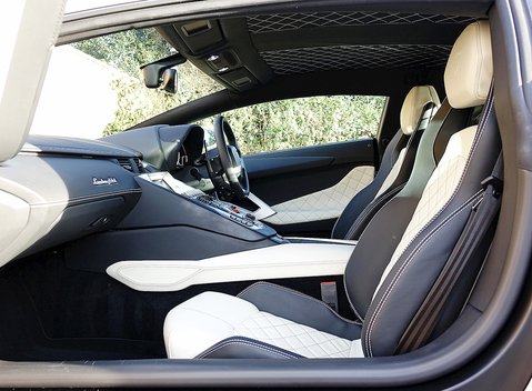 Lamborghini Aventador LP 700-4 24