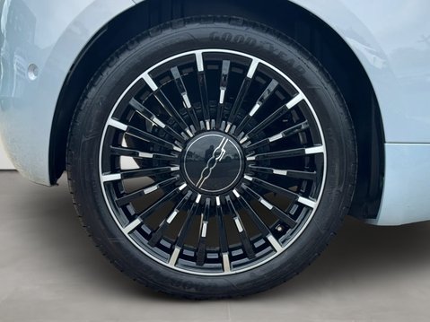 Fiat 500 87kW La Prima 42kWh 2dr Auto 11