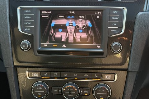 Volkswagen Golf GTD - PANORAMIC ROOF - ACC - SPORT AND SOUND PACK - CARPLAY 39