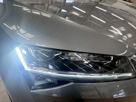 Skoda Superb 2.0 TDI Laurin & Klement Estate 5dr Diesel DSG Euro 6 (s/s) (200 ps) Air Co 9