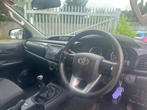 Toyota Hilux ACTIVE 4WD D-4D DCB 15