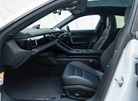 Porsche Taycan 4S 14