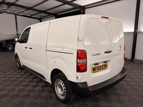 Peugeot Expert 2.0 BlueHDi 1400 Professional Standard Panel Van MWB Euro 6 (s/s) 6dr 37
