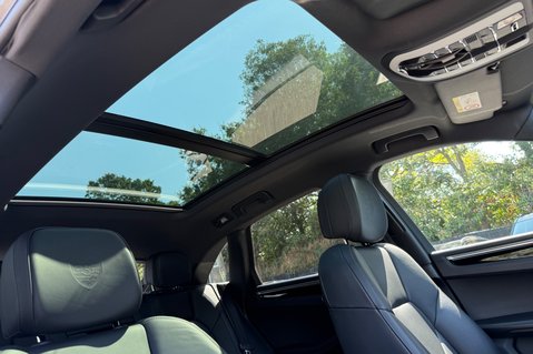 Porsche Macan PDK - 21" TURBO WHEELS -PAN ROOF -BOSE -PASM -CAMERA -£15K EXTRAS  47