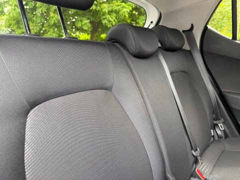 Hyundai i10 1.2 Premium SE Euro 6 5dr 22
