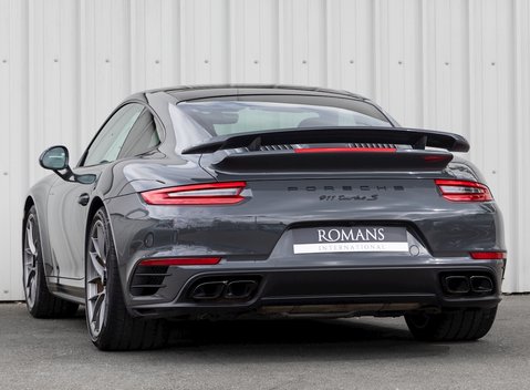 Porsche 911 Turbo S (991.2) 3