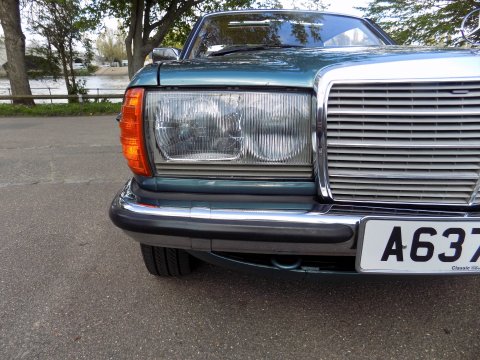 Mercedes-Benz W123 230 CE Pillarless Coupe 39