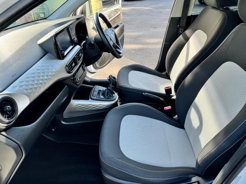 Hyundai i10 MPI PREMIUM 32