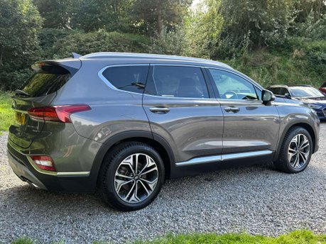 Hyundai SANTA FE 2.2 Santa Fe Premium SE CRDi Auto 4WD 5dr 5