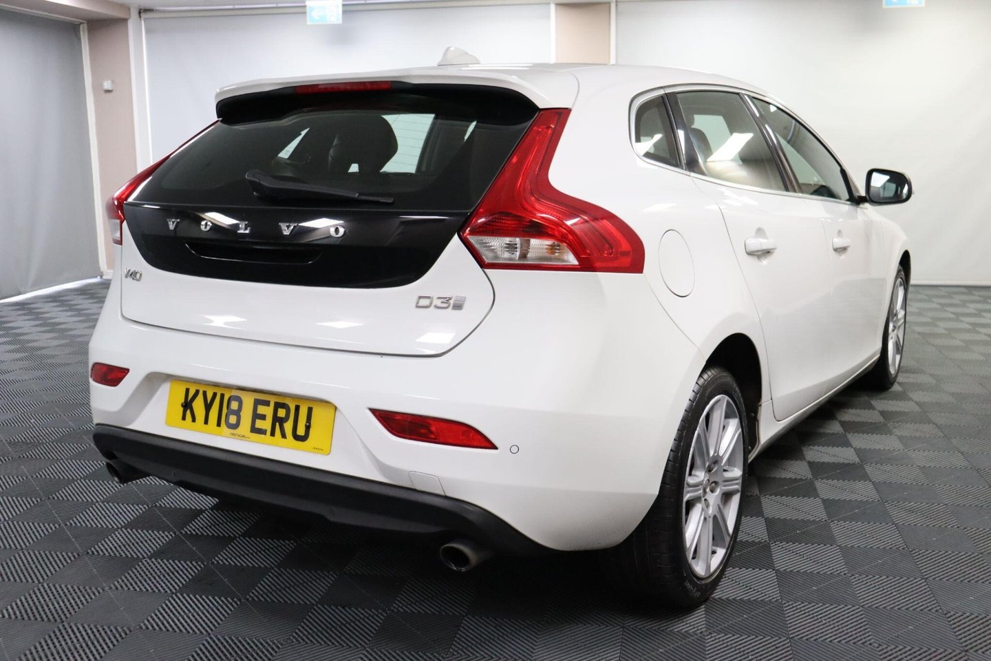 2018 Volvo V40 — image 9